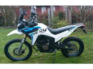 VOGE 300 RALLY WEIß/BLAU GEBRAUCHT, BJ.24, 4599KM