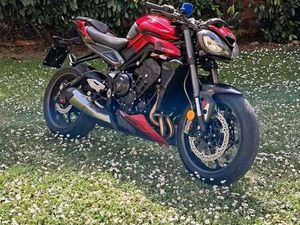 TRIUMPH STREET TRIPLE RS ROSSO