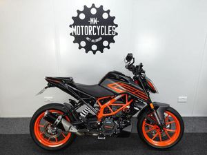 KTM 125 DUKE. 2024. LOW MILES. GREAT EXAMPLE. FULLY SERVICED WITH NICE EXTRAS
