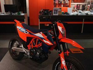 KTM 690 SMC-R / 1 JAHR GARANTIE / WENIG KM