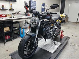 ② DUCATI MONSTER 821 DARK COMME NEUF
