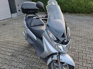 SUZUKI BURGMAN UH 125 GARAGENFAHRZEUG IN GEPFLEGTEM ZUSTAND