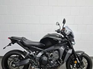 YAMAHA MT-09 YAMT, TIEFERGELEGT, KURZES HECK, SCHEIBE