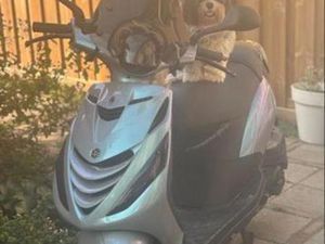 PIAGGIO ZIP 80CC - LIMITED EDITION - BOUWJAAR 2017 — SCOOTERS | PIAGGIO — MARKTPLAATS