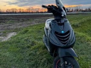 PIAGGIO ZIP 4 TAKT 50CC IGET UIT 2020! — SCOOTERS | PIAGGIO — MARKTPLAATS