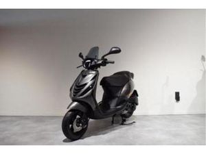 PIAGGIO ZIP SP-LINE AGAAT GRIJS | NIEUW — SCOOTERS | PIAGGIO — MARKTPLAATS