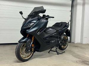 YAMAHA TMAX 560 VERDE