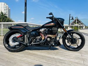 2016 CVO® PRO STREET BREAKOUT®