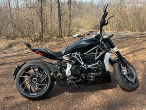 VEND SUPERBE DUCATI X-DIAVEL S 2017 AVEC 14000 KMS ET BEAUCOUP D’OPTIONS COMME NEUVE ET SUIVI COMPLET DUCATI XDIAVEL X DIAVEL