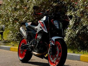 KTM 890 DUKE R – ÉTAT IMPECCABLE – 21 400 KM