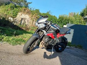 TRIUMPH STREET TRIPLE 675 R