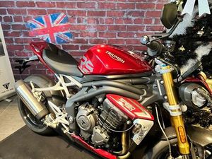 TRIUMPH SPEED TRIPLE RS MODÈLE 2024 10KM
