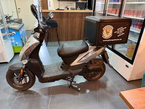 ② SCOOTER AGILITY 50 CC A CLASSE