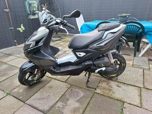 ② YAMAHA AEROX 4 TEMPS À POMPE 50 CC