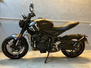 TRIUMPH TRIDENT 660 1. HAND, SCHECKHEFT, ZUBEHÖR