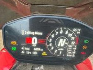 DUCATI STREETFIGHTER V2