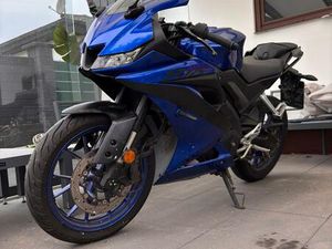 YAMAHA YZF-R125 BAUJAHR 2019 - SPORTMOTORRAD IN BLAU