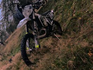 HUSQVARNA TE 250 BJ 2018 - TOP ZUSTAND, FRISCH GEWARTET