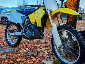 SUZUKI 125 RM ■2007 ■BON ÉTAT GÉNÉRAL ■PISTON NEUF ROULEMENT MOTEUR ■PRÊT À ROULER ■2300 ■MOTOENTIÈREMENT D'ORIGINE