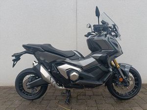 HONDA X-ADV 750 N **KUNDENDIENST GEPFLEGT**