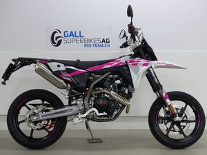 XMF 125 PERFORMANCE PINK EDITION