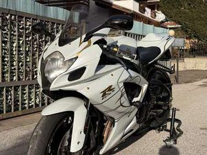 SUZUKI GSX-R 750 BIANCO