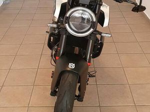 HUSQVARNA VITPILEN 401, NEUES MODELL, VIELE EXTRAS