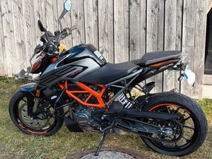 KTM 125 DUKE MIT DIV. ZUBEHÖR IN GEPFLEGTEM TOP
