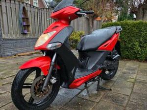 KYMCO AGILITY CITY 50 BROM 10DKM (GEEL KENTEKEN) — SCOOTERS | PEUGEOT — MARKTPLAATS