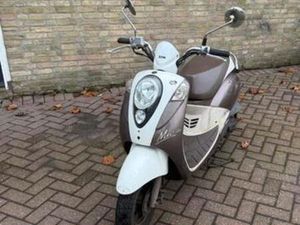 SYM MIO 50 GEEL KENTEKEN – ZUINIG & BETROUWBAAR — SCOOTERS | SYM — MARKTPLAATS