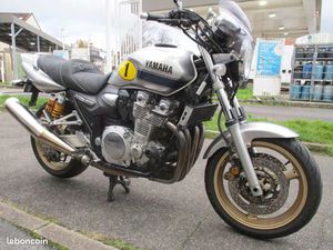 YAMAHA XJR 1300