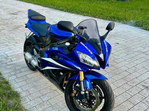 ② YAMAHA R6 - 2007 - 17.000KM - AVEC CONTRÔLE
