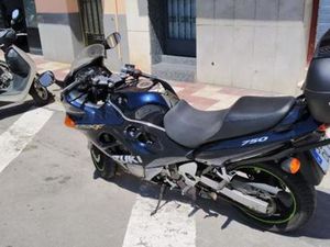 SUZUKI - GSX 750 F