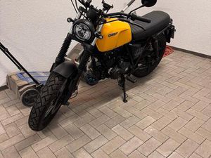 BRIXTON CROMWELL 125 UNTER 1000KM