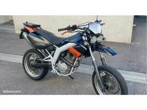 MOTO 125 4T SUPERMOTARD RIEN À PREVOIR