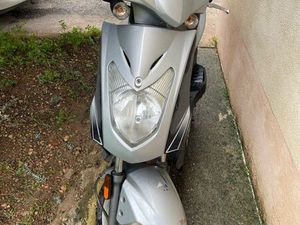 SCOOTER 50 CC À VENDRE POUR PIÈCE
