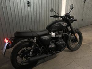 TRYUMPH BONNEVILLE 900 BLACK
