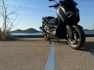 YAMAHA XMAX 300 TECH MAX AKRAPOVIC, 2024 GOD.