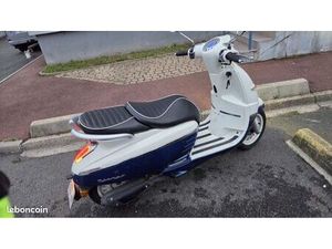 SCOOTER DJONGO A VENDRE TRÈS BONNE AFFAIRE