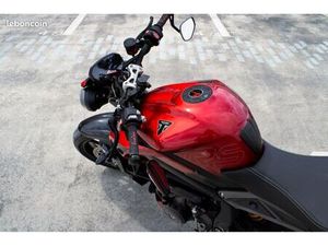 TRIUMPH STREET TRIPLE RS RED + 1000E D’ÉQUIPEMENT