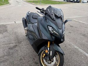 YAMAHA T MAX 560 TECHMAX AKRAPOVIC