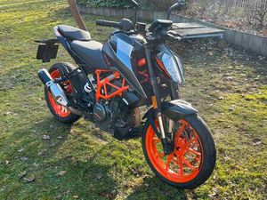 ② KTM DUKE 390