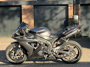 YAMAHA YZF-R1 GRIJS