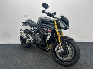 TRIUMPH SPEED TRIPLE 1200RS ** LONG MOT - OHLINS - SHIFTER **