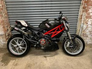 2010 DUCATI M1100 MONSTER STREETFIGHTER STYLE CLASSIC MOTORCYCLE (LOW MILES)
