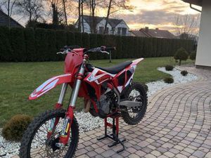 GASGAS MC 450F 2022 TROY LEE DESIGNS BRZOZÓWKA