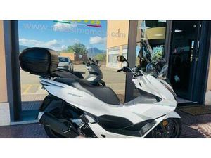 VENDO HONDA PCX 125 (2021 - 24) USATA A GUIDONIA MONTECELIO (CODICE 9903148) - MOTO.IT