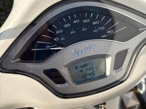 VESPA PRIMAVERA 50 4T 3V - SUPER E10, 4145KM, BJ. 2020