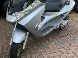 PIAGGIO X8 200. 150 CC BJ 2005 29000 KM TÜV BIS 2027