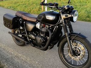 TRIUMPH BONNEVILLE T100 BLACK EDITION, JG 2017 TOP!